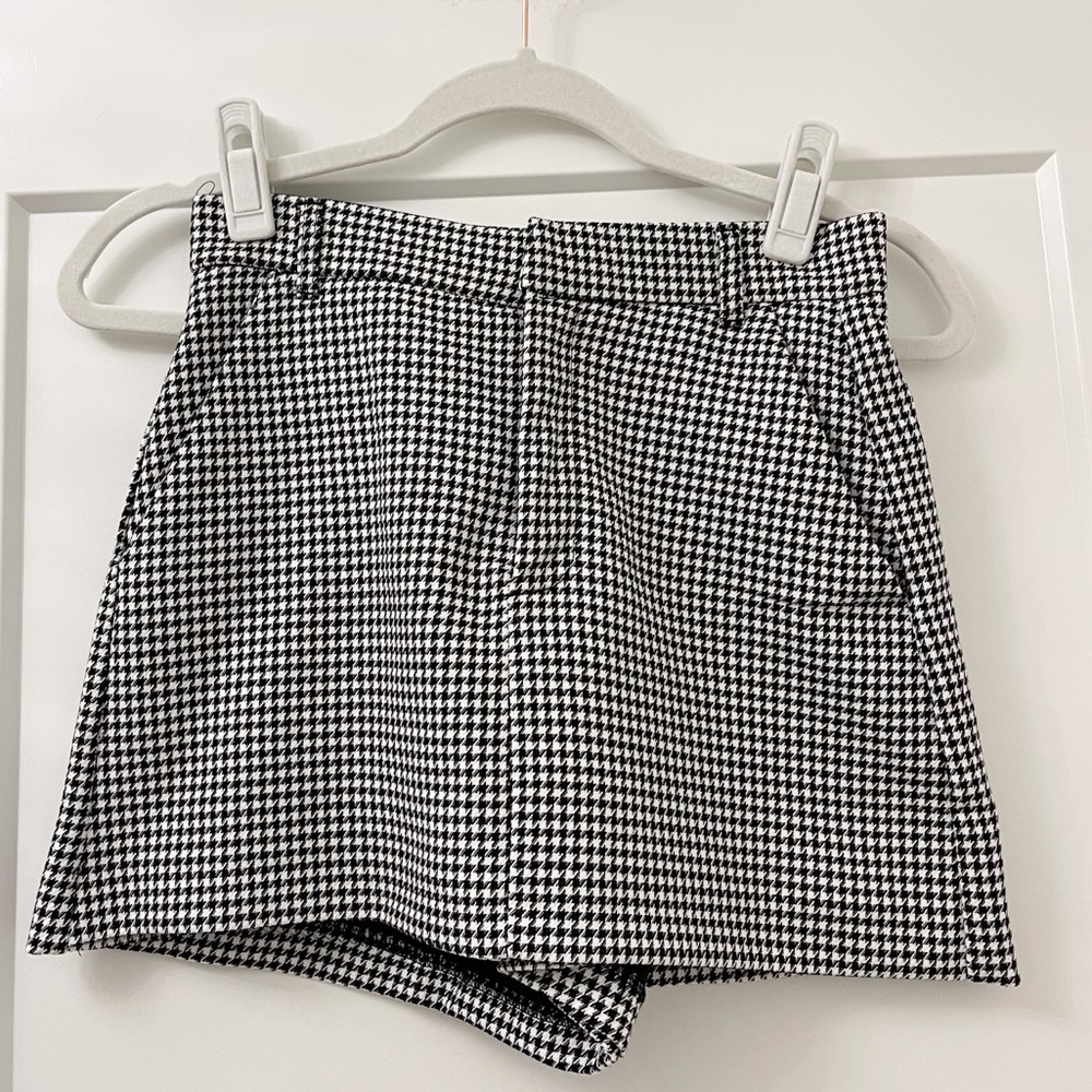NWT Zara Skort